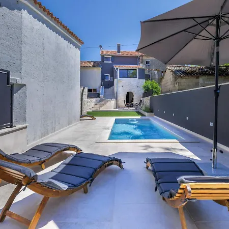 Luca By Interhome Holiday home Tinjan