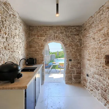 Luca By Interhome Feriehus Tinjan